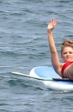 ELSABETH HARNOIS Paddleboarding in Maui 05/27/2015