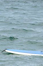 ELSABETH HARNOIS Paddleboarding in Maui 05/27/2015