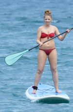 ELSABETH HARNOIS Paddleboarding in Maui 05/27/2015