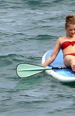ELSABETH HARNOIS Paddleboarding in Maui 05/27/2015