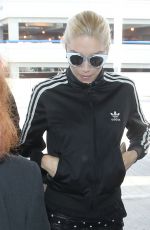 GWEN STEFANI Arrives at LAX Airport in Los Angeles 04/30/2015