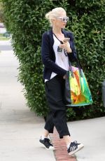 GWEN STEFANI Out and About in Sherman Oaks 05/04/2015