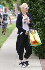 GWEN STEFANI Out and About in Sherman Oaks 05/04/2015