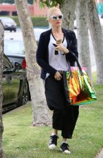 GWEN STEFANI Out and About in Sherman Oaks 05/04/2015