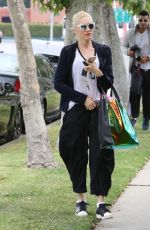 GWEN STEFANI Out and About in Sherman Oaks 05/04/2015