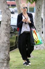 GWEN STEFANI Out and About in Sherman Oaks 05/04/2015
