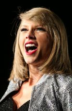 TAYLOR SWIFT Performs at Rock in Rio USA in Las Vegas