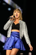 TAYLOR SWIFT Performs at Rock in Rio USA in Las Vegas