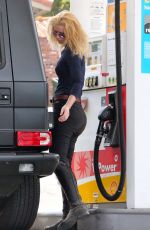 IGGY AZALEA at a Gas Station in Los Angeles 05/26/2015