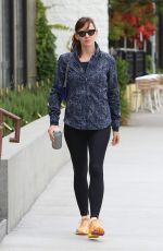 JENNIFER GARNER Heading to Soulcycle 05/12/2015