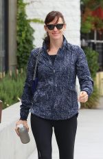 JENNIFER GARNER Heading to Soulcycle 05/12/2015