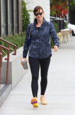 JENNIFER GARNER Heading to Soulcycle 05/12/2015