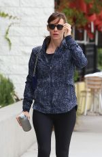 JENNIFER GARNER Heading to Soulcycle 05/12/2015