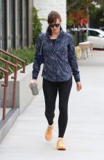 JENNIFER GARNER Heading to Soulcycle 05/12/2015