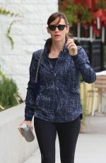 JENNIFER GARNER Heading to Soulcycle 05/12/2015