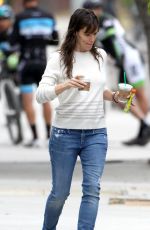 JENNIFER GARNER in Jeans Leaves Starbucks in Brentwood 05/05/2015