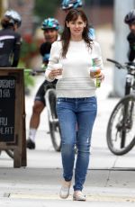 JENNIFER GARNER in Jeans Leaves Starbucks in Brentwood 05/05/2015