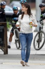 JENNIFER GARNER in Jeans Leaves Starbucks in Brentwood 05/05/2015