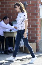 JENNIFER GARNER Leaves Meche Aalon in Beverly Hills 05/09/2015