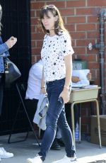 JENNIFER GARNER Leaves Meche Aalon in Beverly Hills 05/09/2015