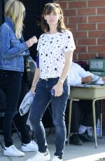 JENNIFER GARNER Leaves Meche Aalon in Beverly Hills 05/09/2015