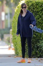 JENNIFER GARNER Out and About in Brentwood 05/19/2015