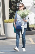 JENNIFER GARNER Shopping at Farmer