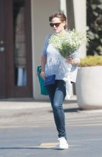 JENNIFER GARNER Shopping at Farmer