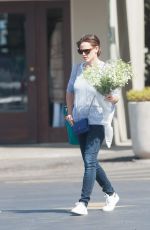 JENNIFER GARNER Shopping at Farmer