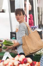 JENNIFER GARNER Shopping at Farmer