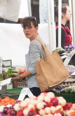 JENNIFER GARNER Shopping at Farmer