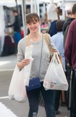 JENNIFER GARNER Shopping at Farmer