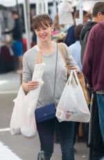 JENNIFER GARNER Shopping at Farmer