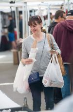 JENNIFER GARNER Shopping at Farmer
