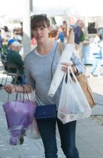 JENNIFER GARNER Shopping at Farmer