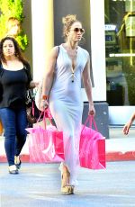 JENNIFER LOPEZ Shopping at Victoria