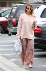 JESSICA ALBA Out and About in Los Angeles 05/08/2015