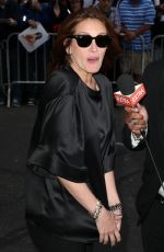 JULIA ROBERTS Arrives at Late Show with David Lerretman in Nem York
