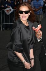 JULIA ROBERTS Arrives at Late Show with David Lerretman in Nem York