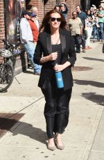 JULIA ROBERTS Arrives at Late Show with David Lerretman in Nem York