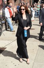 JULIA ROBERTS Arrives at Late Show with David Lerretman in Nem York