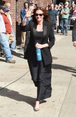 JULIA ROBERTS Arrives at Late Show with David Lerretman in Nem York