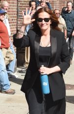 JULIA ROBERTS Arrives at Late Show with David Lerretman in Nem York