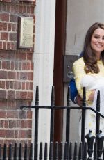 KATE MIDDLETON and Prince William Leaving a Hospital