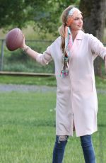 KATE UPTON on the Set of The Layover in Vancouver 05/12/2015