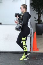 KHLOE KARDASHIAN Leaves a Gym in Beverly Hills 04/30/2015