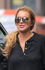 LINDSAY LOHAN Arrives to Complete Her Community Service in New York