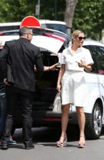 MICHELLE HUNZIKER Arrives at Railway Station in Milan 05/25/2015