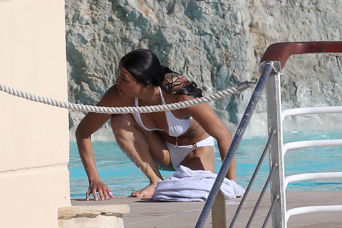 MICHELLE RODRIGUEZ in Bikini at Hotel Du Cap-eden-roc MICHELLE RODRIGUEZ in Bikini at Hotel Du Cap-eden-roc
