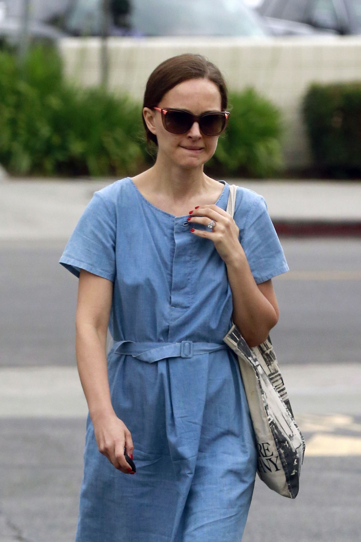 NATALIE PORTMAN Out and About in Los Feliz 05/05/2015 NATALIE PORTMAN Out and About in Los Feliz 05/05/2015